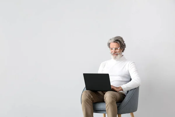 Senior Male Psychologist Laptop Sitting Armchair Light Background — Stock Photo, Image