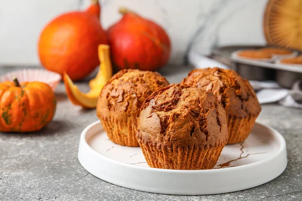 Bord Met Lekkere Pompoenmuffins Tafel — Stockfoto