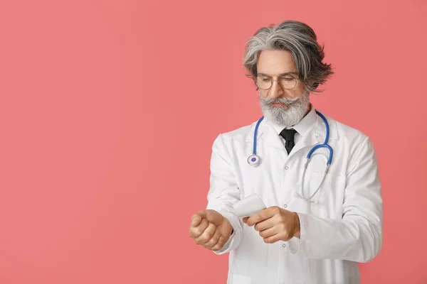 Doctor Measuring His Temperature Color Background — 스톡 사진