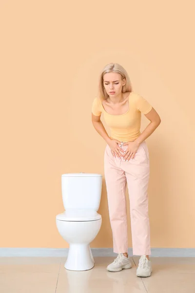 Женщина Проблемой Частых Мочеиспусканий Туалете Симптомы Диабета — стоковое фото