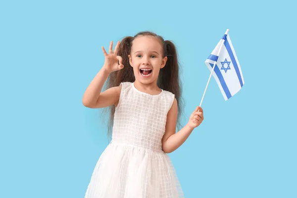 Liten Flicka Med Flagga Israel Visar Färg Bakgrund — Stockfoto