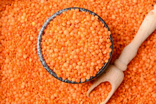 Bir kase çiğ mercimek.