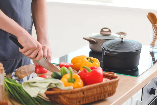 Man Cooking Dinner Kitchen — Stock Photo, Image