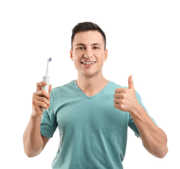 Młody Człowiek Elektryczną Szczoteczką Zębów Pokazuje Kciuk Góry Białym Tle — Zdjęcie stockowe