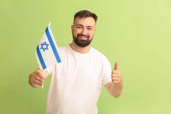 Mężczyzna Flagą Izraela Pokazuje Kciuk Góry Tle Koloru — Zdjęcie stockowe