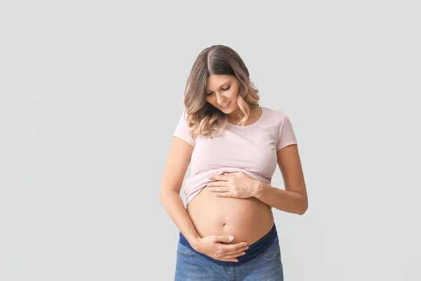 Hermosa Mujer Embarazada Sobre Fondo Claro —  Fotos de Stock