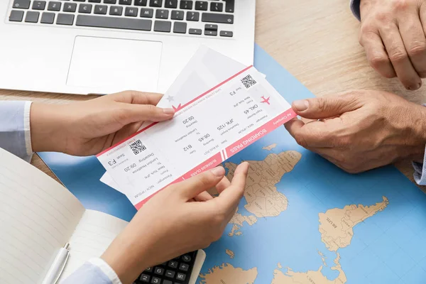 Travel Agent Giving Client Tickets Future Trip Office — Stock Photo, Image