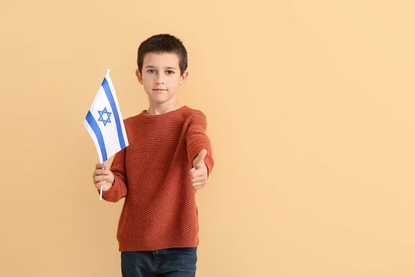 Маленький Хлопчик Прапором Ізраїлю Показує Пальцем Вгору Кольоровому Тлі — стокове фото