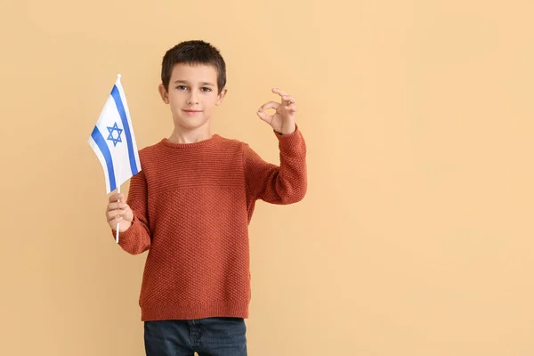 Kleiner Junge Mit Der Flagge Israels Auf Farbigem Hintergrund — Stockfoto