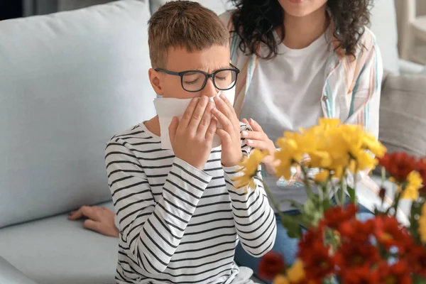 Woman Her Son Pollen Allergy Home — Stock Photo, Image