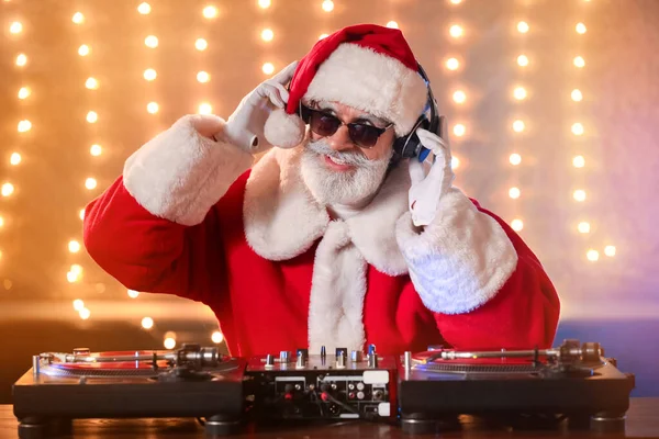 Cool Santa Tocando Música Clube — Fotografia de Stock