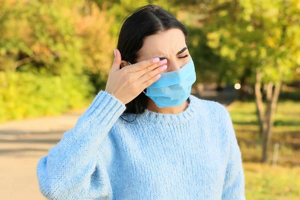 Young Woman Suffering Allergy Outdoors — Stock Photo, Image