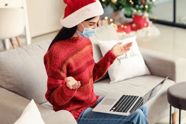 Jovem Celebrando Natal Casa Devido Epidemia Coronavírus — Fotografia de Stock