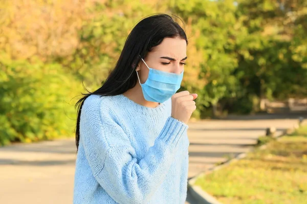 Young Woman Suffering Allergy Outdoors — Stock Photo, Image