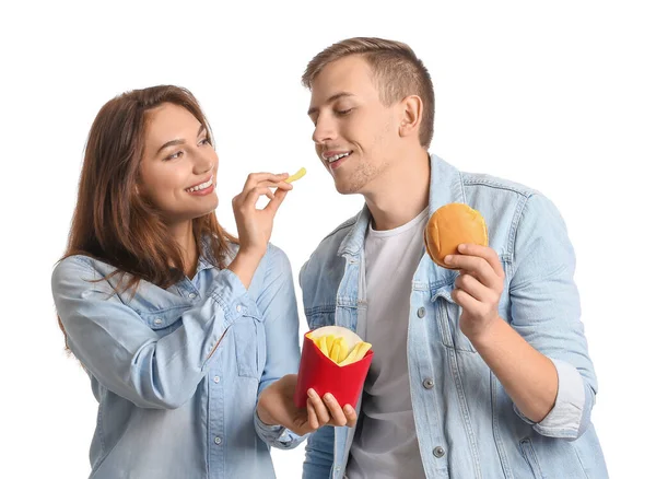 Pareja Joven Con Papas Fritas Hamburguesa Sobre Fondo Blanco —  Fotos de Stock