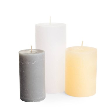 Beyaz arkaplanda mumlar