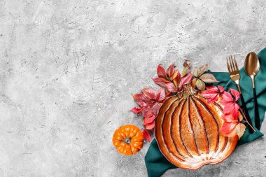 Grunge arka planında Şükran Günü kutlaması için güzel bir masa.