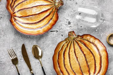 Grunge arka planında Şükran Günü kutlaması için güzel bir masa.