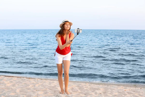 Beautiful Young Woman Taking Selfie Sea Beach — Stock Photo, Image