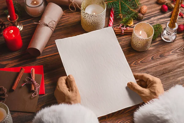 Санта Клаус Пустым Письмом Столом — стоковое фото