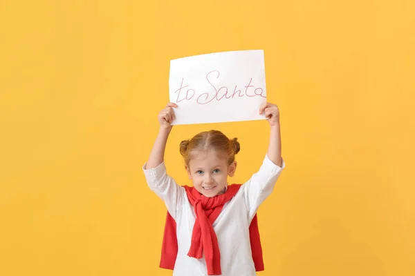 Kleines Mädchen Mit Brief Den Weihnachtsmann Auf Farbigem Hintergrund — Stockfoto