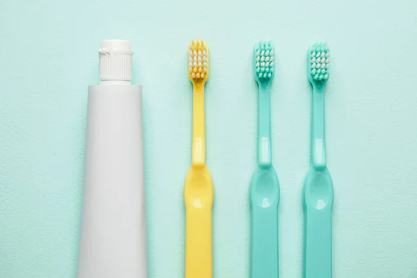 Toothbrushes Paste Color Background — Stock Photo, Image