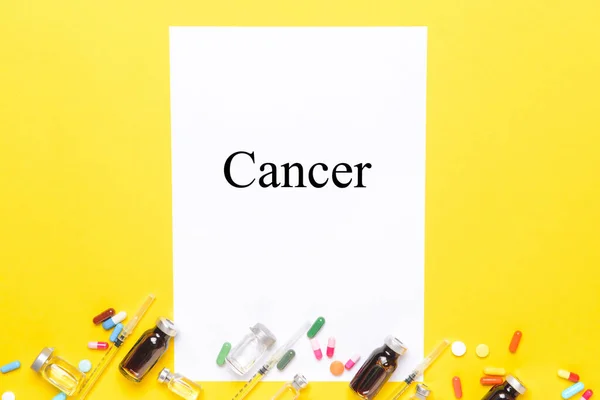 Foglio Carta Con Parola Cancro Farmaci Sfondo Colore — Foto Stock