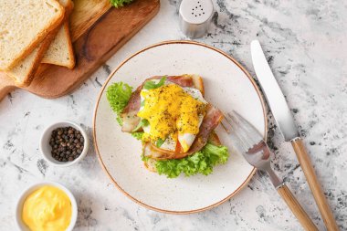 Benedict yumurtalı tabak.