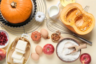 Renkli balkabağı turtası hazırlamak için gerekli malzemeler