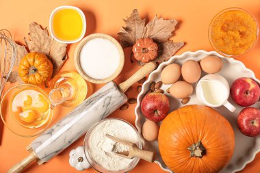 Renkli balkabağı turtası hazırlamak için gerekli malzemeler