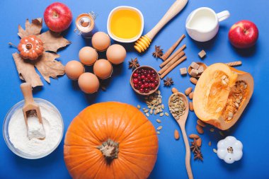 Renkli balkabağı turtası hazırlamak için gerekli malzemeler