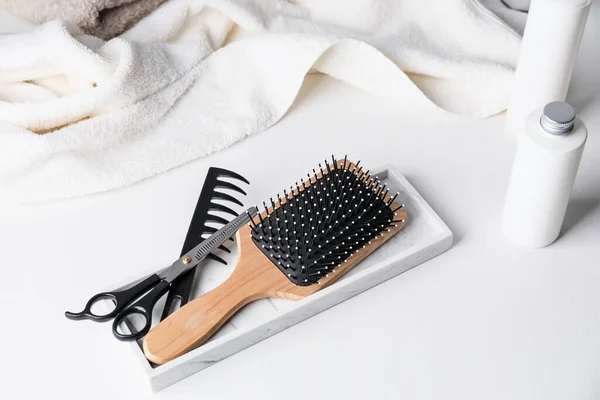 Professional Hairdresser Brushes Salon — Stock Photo, Image