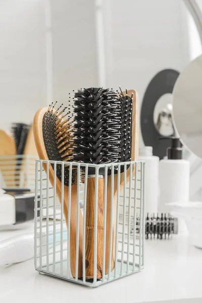 Professional Hairdresser Brushes Salon — Stock Photo, Image