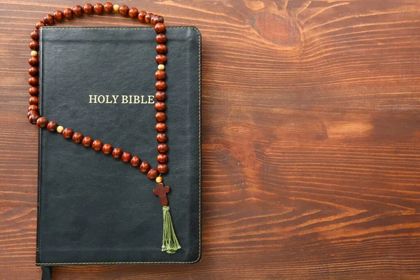 Holy Bible Rosary Beads Wooden Table — Stock Photo, Image