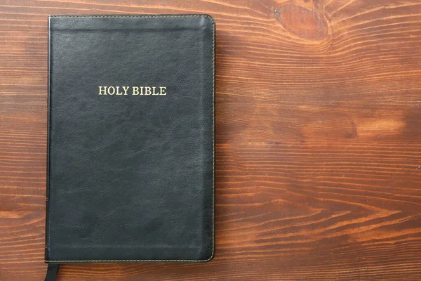 Santa Biblia Sobre Mesa Madera —  Fotos de Stock