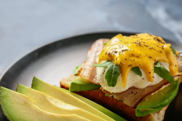 Plate Tasty Egg Benedict Table Closeup — Stock Photo, Image