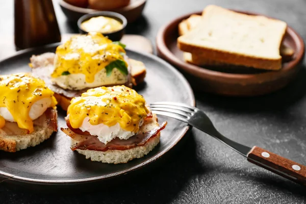 Plate Tasty Eggs Benedict Table — Stock Photo, Image