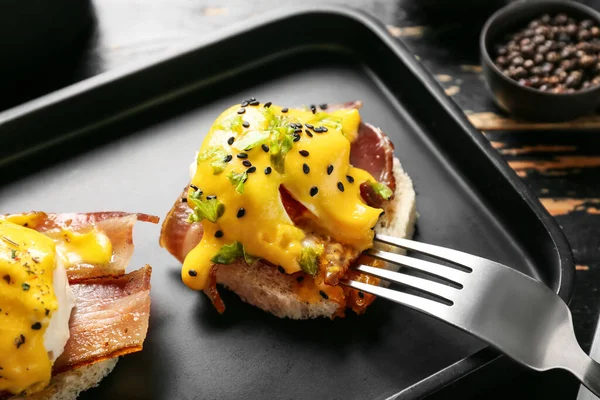 Plate Tasty Eggs Benedict Table Closeup — Stock Photo, Image