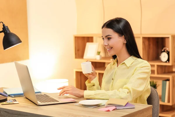 Woman Working Laptop Office — Stock Photo, Image