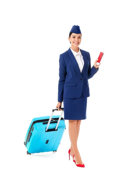 Schöne Stewardess Mit Gepäck Auf Weißem Hintergrund — Stockfoto