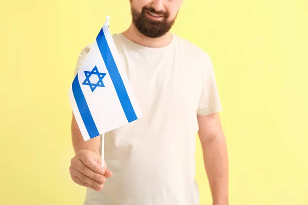 Hombre Con Bandera Israel Sobre Fondo Color — Foto de Stock