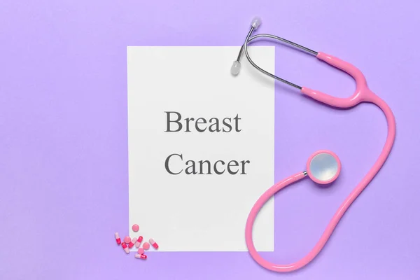 Papier Vel Met Tekst Breast Cancer Stethoscoop Pillen Kleur Achtergrond — Stockfoto
