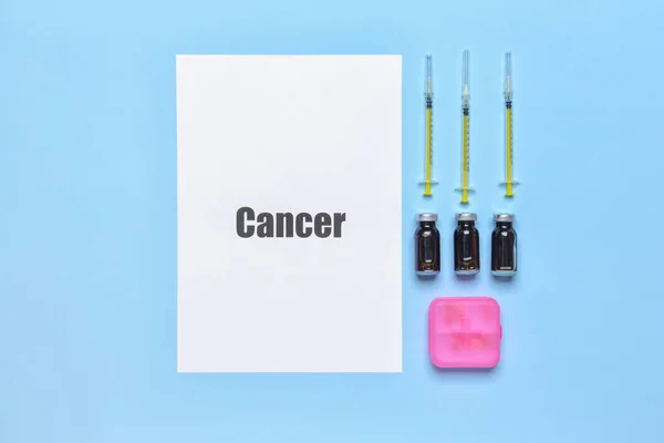 Arkusz Papieru Słowem Cancer Leki Tle Koloru — Zdjęcie stockowe