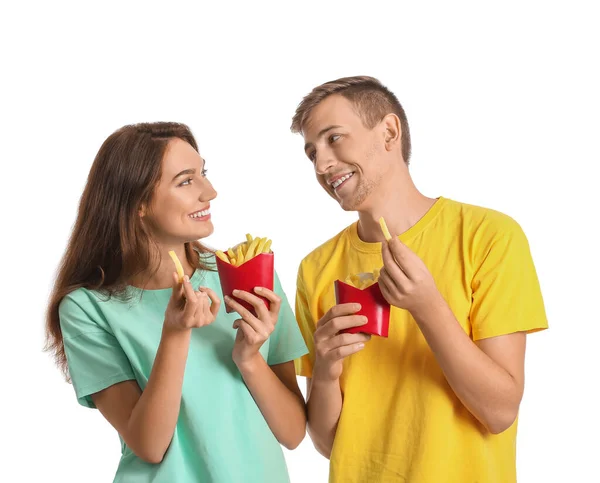 Pareja Joven Con Papas Fritas Sobre Fondo Blanco —  Fotos de Stock