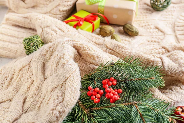 Composición Navideña Con Ropa Elegante Regalos —  Fotos de Stock