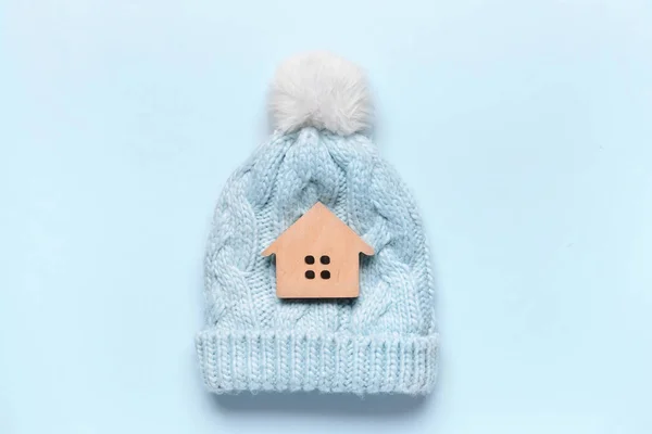 Figure House Warm Hat Color Background Concept Heating Season — Stock Photo, Image