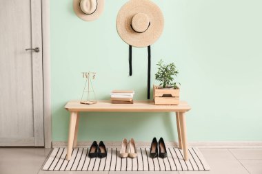 Modern salonun iç mimarisi.