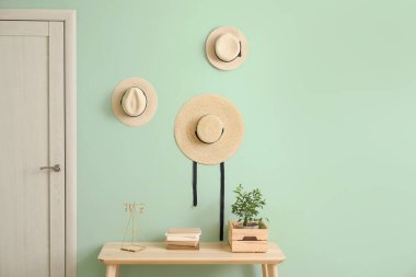 Modern salonun iç mimarisi.