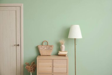 Modern salonun iç mimarisi.