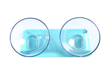 Beyaz arka planda boş evcil hayvan kaseleri